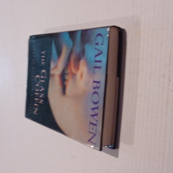 4/$30 The Glass Coffin by Gail Bowen - Hardcover Novel - Picture 6 of 9